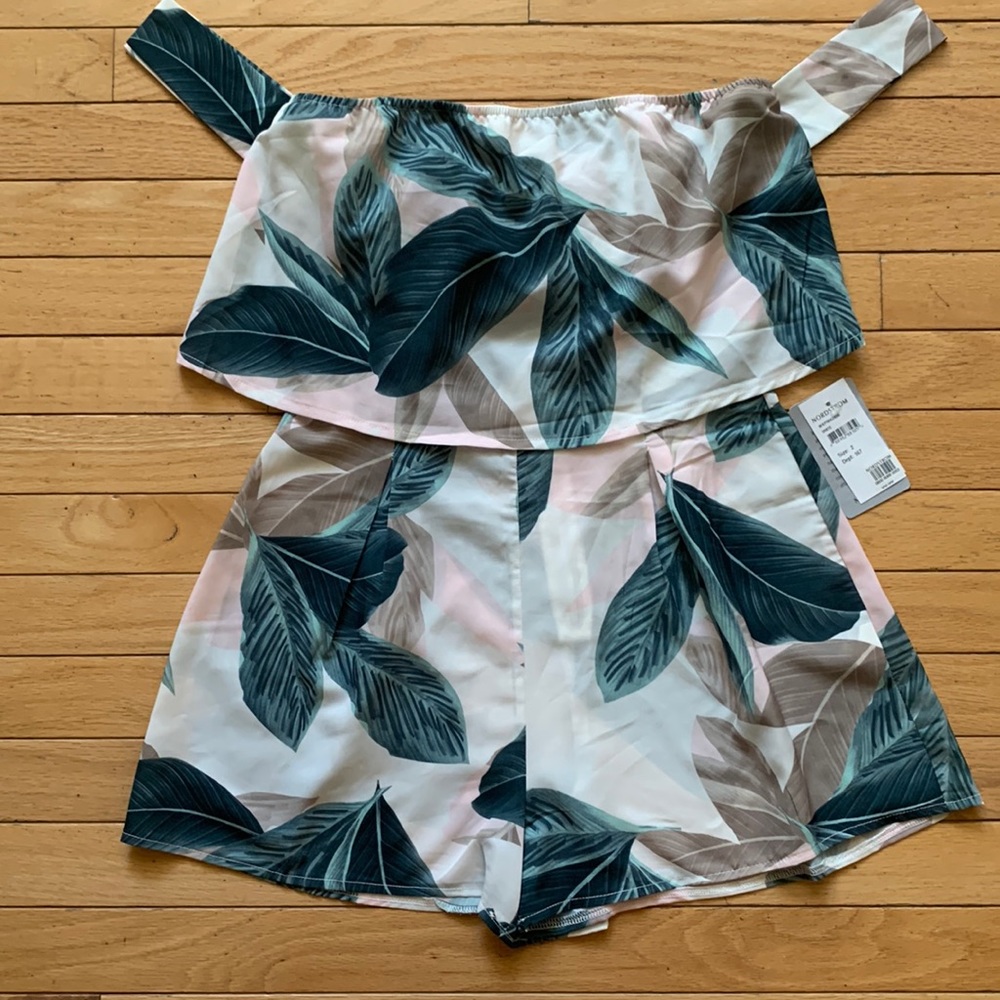 Missguided Tropical Print Romper Size 2 New with tags. Nordstrom